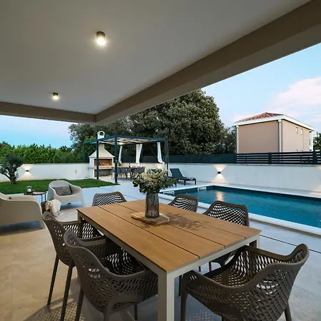 Arboria With Heated Pool